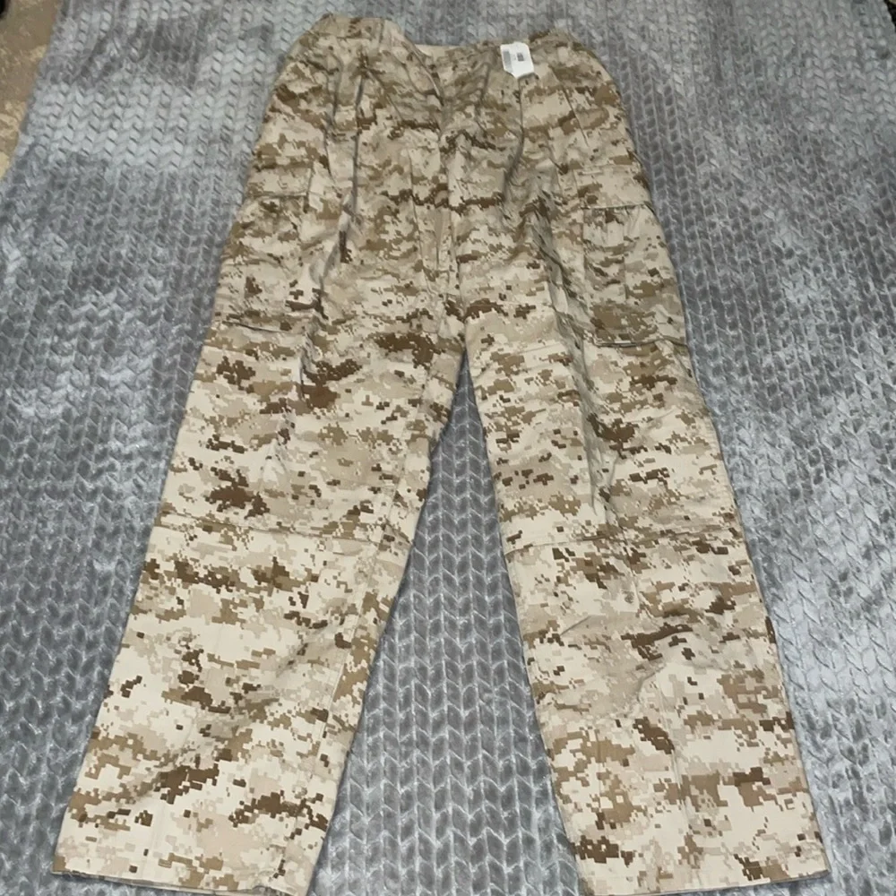 NWT Trousers, Desert‎ MARPAT Camouflage, MCCUU. Size Medium.
